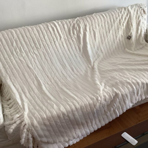 Inart sofa throw like new, 155x180 cm, synthetic fur and fleece
