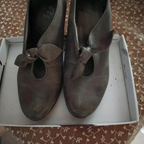 Παπούτσια γόβες vintage 37 σαν καινούργιο, γκρι με φιογκάκι