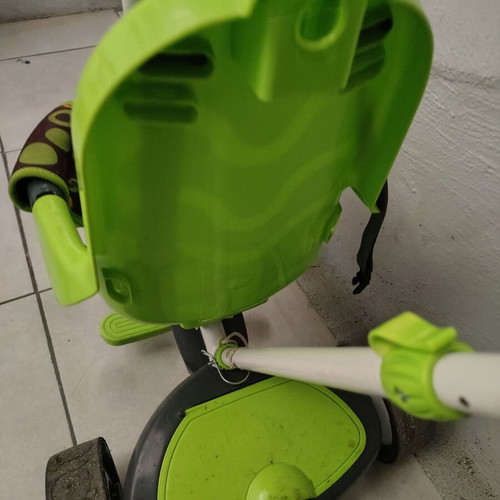 Children's tricycle like new with two compartments and like new wheels