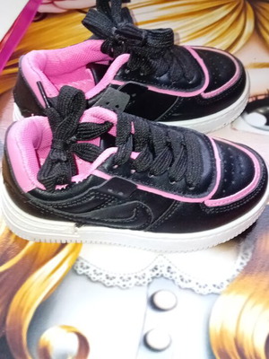 Sneakers like new, size 25, small fit