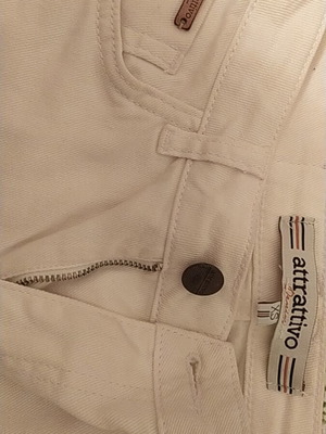 Attrattivo White Jeans with Knee Rips XS Like New