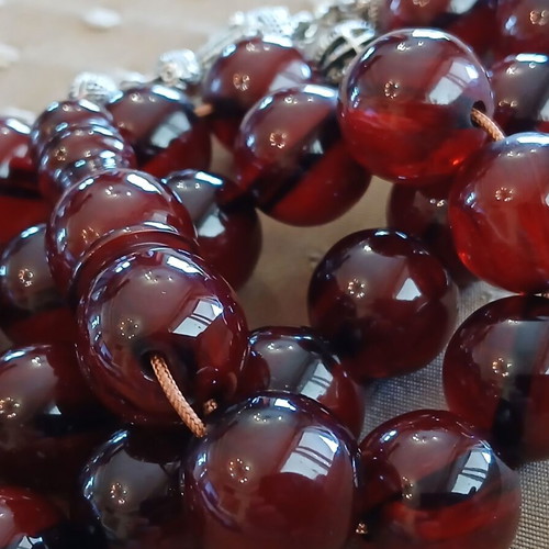 Bakelite Komboloi like new, 33 beads, traditional oriental finish