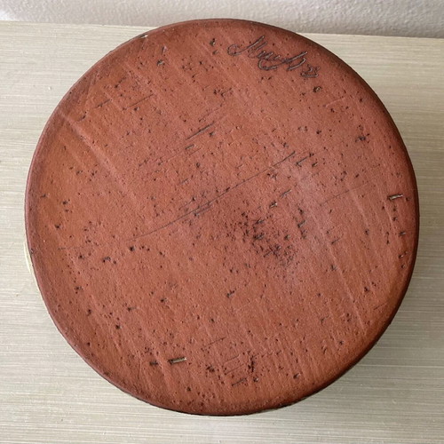 Handmade ceramic signed in excellent condition