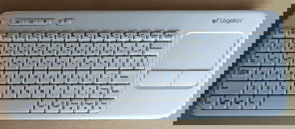 Logitech K400r Ασύρματο Πληκτρολόγιο (wireless) με Touchpad - Λευκό