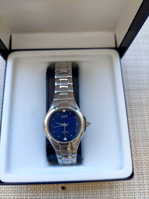Casio watch like new, unisex, silver