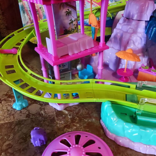Polly Pocket Spin'n Surprise Waterpark playset used with 3 dolls and accessories