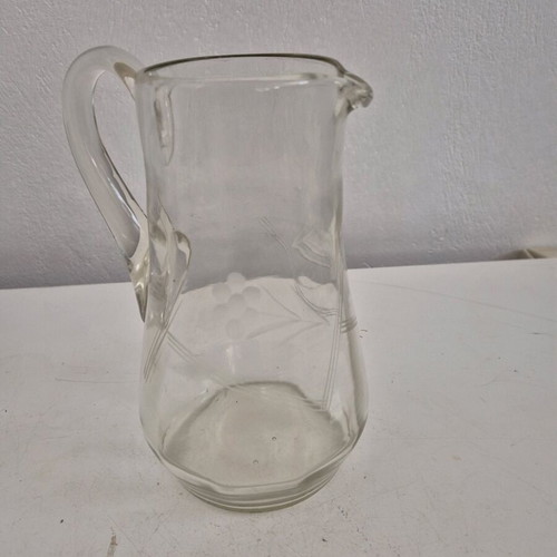 Glass water/wine pitcher like new