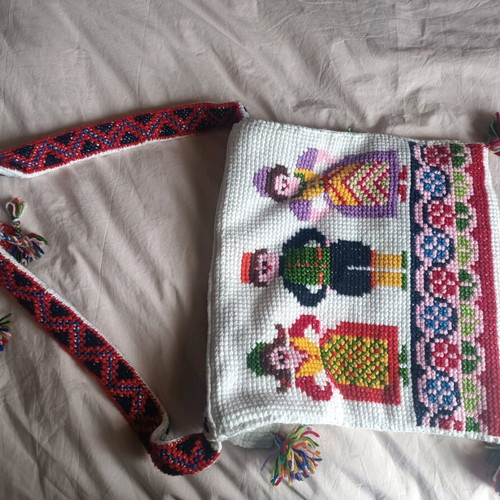 Handmade shoulder bag like new with embroidery and colorful wallet