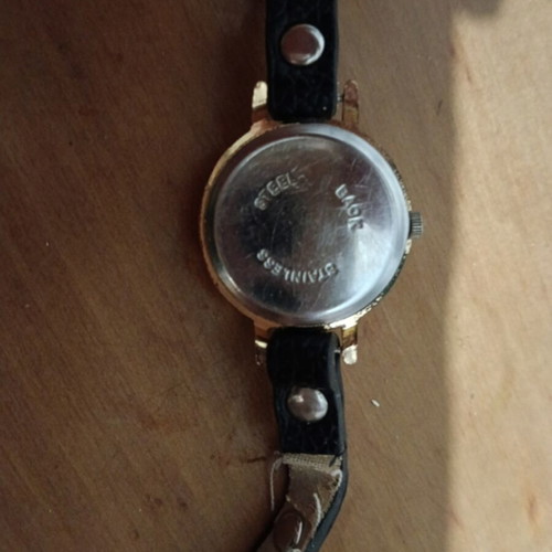 Women's watch with leather strap and bow used, black and gold