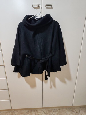 Paranoia winter blouse small black like new, batwing style