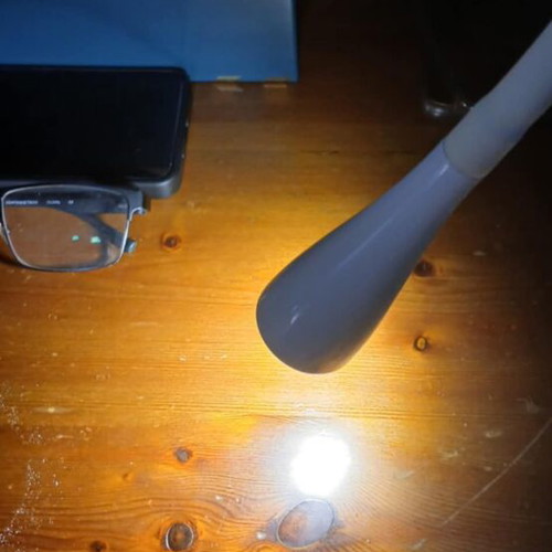 Sentio white desk lamp like new with 6 Led