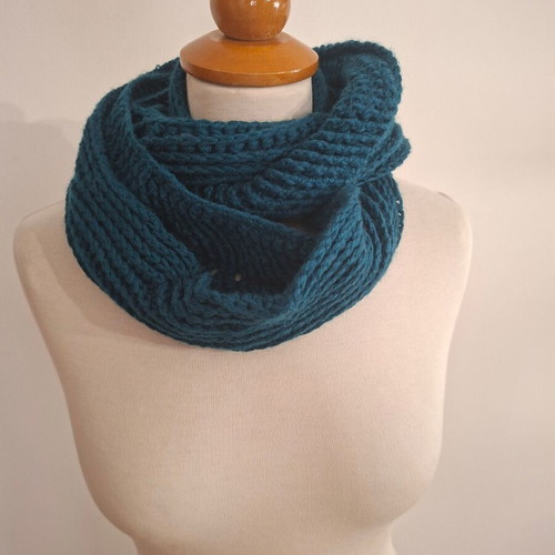 Handmade knitted unisex scarf blue in like new condition