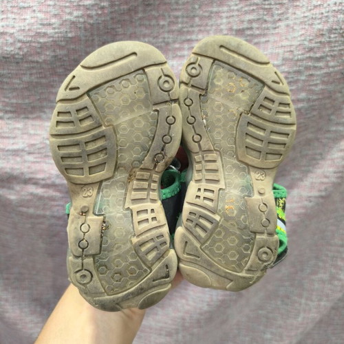 Boys' sandals used size 23 green and yellow