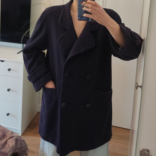 Vintage wool purple coat used, size 40 with velvet details