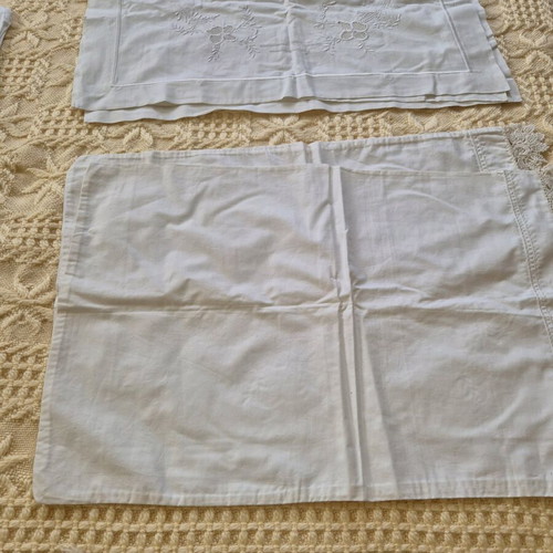 Bed sheet and 2 pillowcases white, like new, double bed size