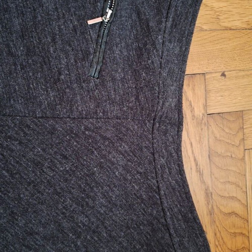 Skirt like new, just above the knee, size L