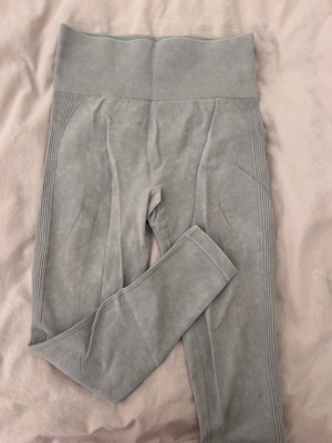 Shein leggings new gray with ruching at the back