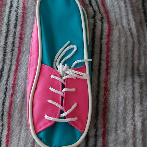 Pencil case in shoe shape like new with zipper