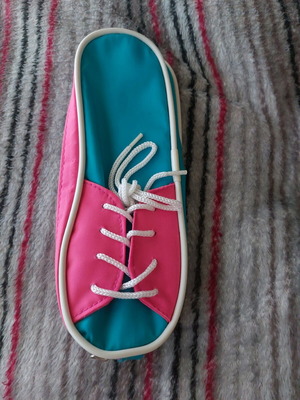 Pencil case in shoe shape like new with zipper