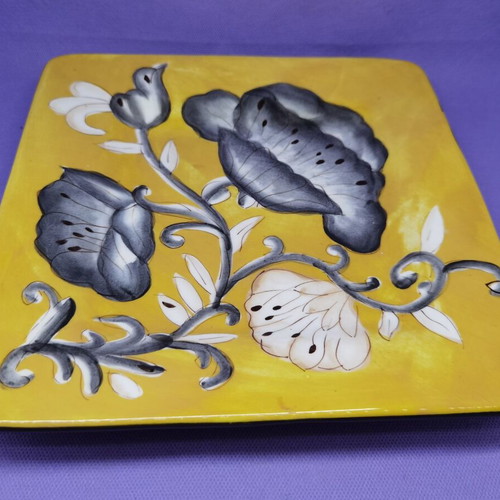 Yellow square ceramic plate like new, 23 cm, hand-painted