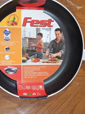 Fest Magic Frying Pan 26cm and SilverCrest Kitchen Scale with Nonstick Baking Tray gift