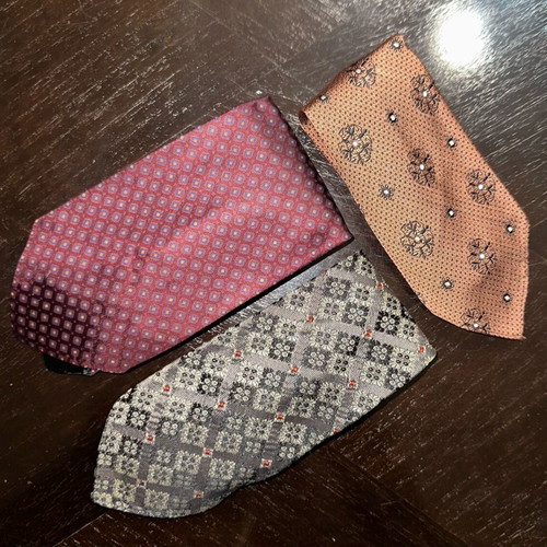 Set of 3 Vintage Men's Ties like new with Classic Patterns