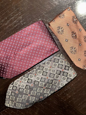 Set of 3 Vintage Men's Ties like new with Classic Patterns