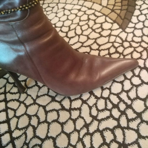 Dodici boots like new, brown with chain and leather interior