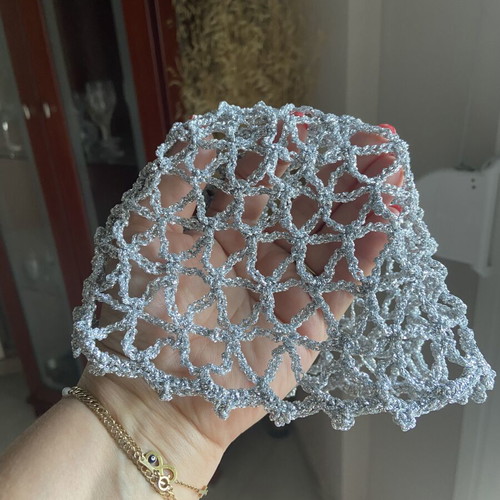 Summer hat with silver thread