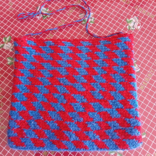 Small handmade two-tone knitted bag like new, 1980s
