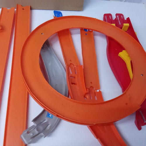 Hot Wheels Ultimate Garage 2015 track pieces and shark