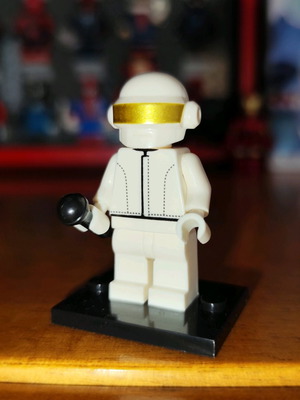 Thomas Bangalter (Daft Punk Grammys) figure like new with stand and microphone