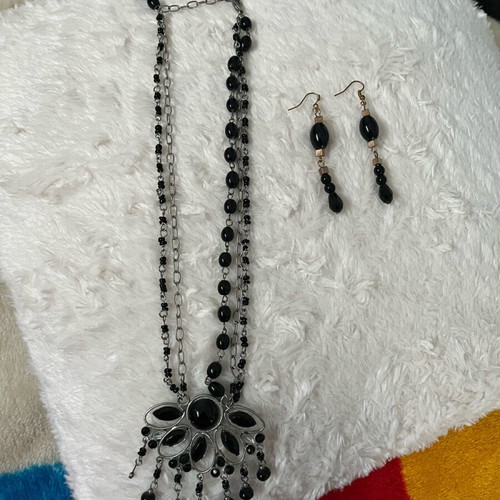 Boho necklace and earrings set like new, black and gray