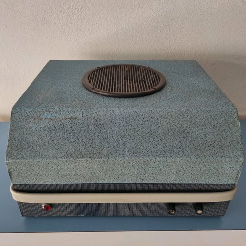 Old turntable used, functional with needle, speaker issues