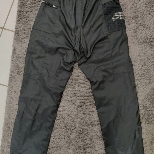 Jordan black sweatpants used, size medium, mesh lining