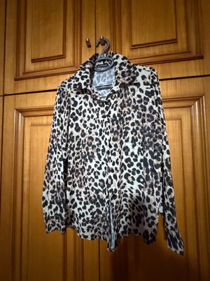 Leopard shirt New Line like new, size L, black and brown