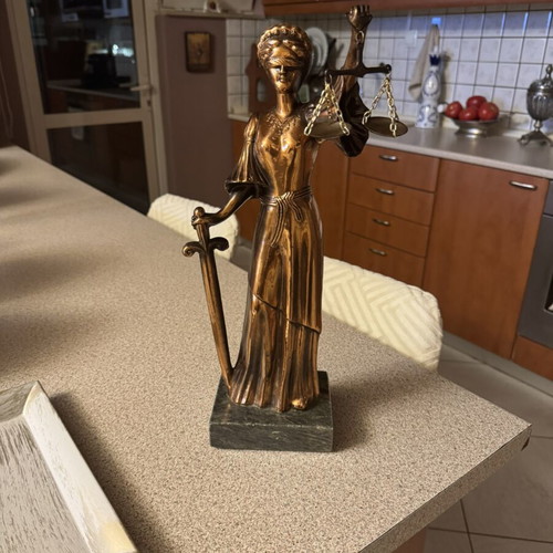 Themis statue 40cm bronze with marble base like new