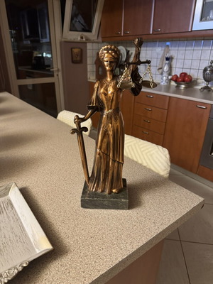 Themis statue 40cm bronze with marble base like new