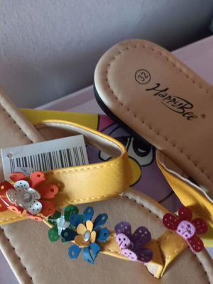 Happy Bee children's flip-flops new, sizes 31 & 32, colorful floral design