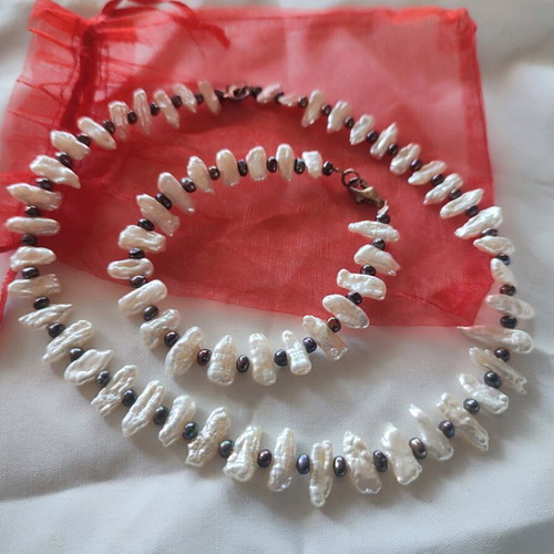 Handmade necklace and bracelet set with white pearls and hematite like new