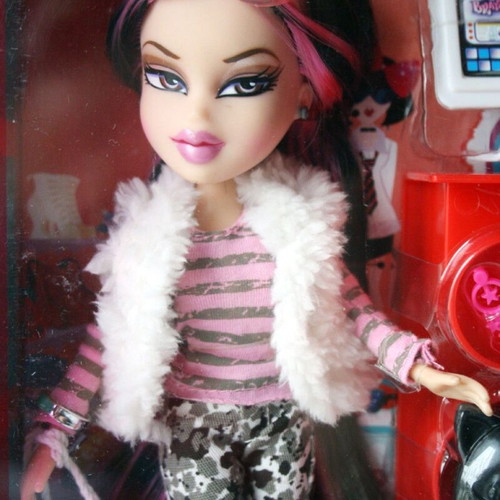 Bratz Boutique L.O.V.E. Jade doll and playset new
