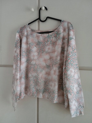Patterned jumper like new, size S