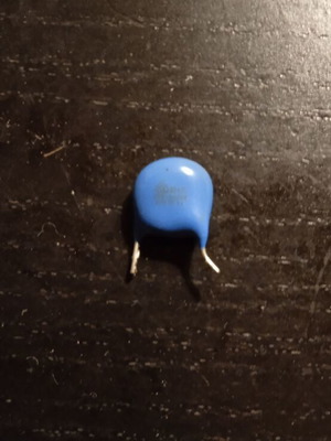 Ceramic capacitor CD222M 2200pf +-20% 250V used