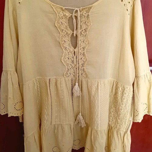 Attrattivo cotton blouse like new, yellow, long sleeve with ruffles
