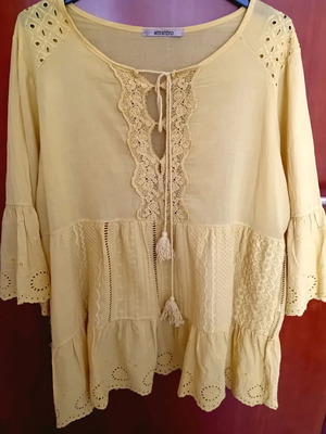 Attrattivo cotton blouse like new, yellow, long sleeve with ruffles