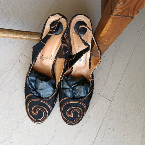 Vavoulas pumps like new, size 41, fabric with leather interior