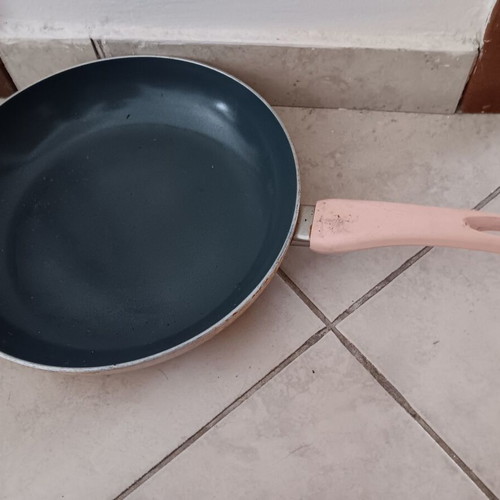 VICKO frying pan used