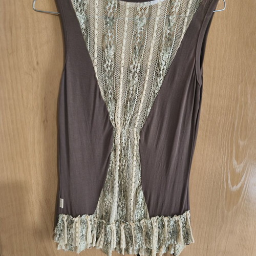 T-shirt with lace back like new, beige and brown, one size