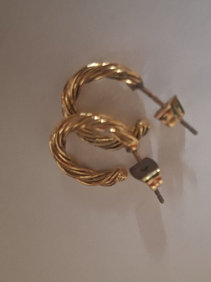 Massimo Dutti women's earrings in excellent condition, gold color