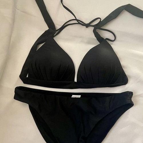 Black bikini set, size Large, no underwire
